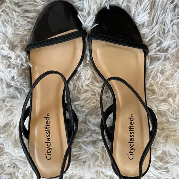 Black heels - Picture 2 of 3